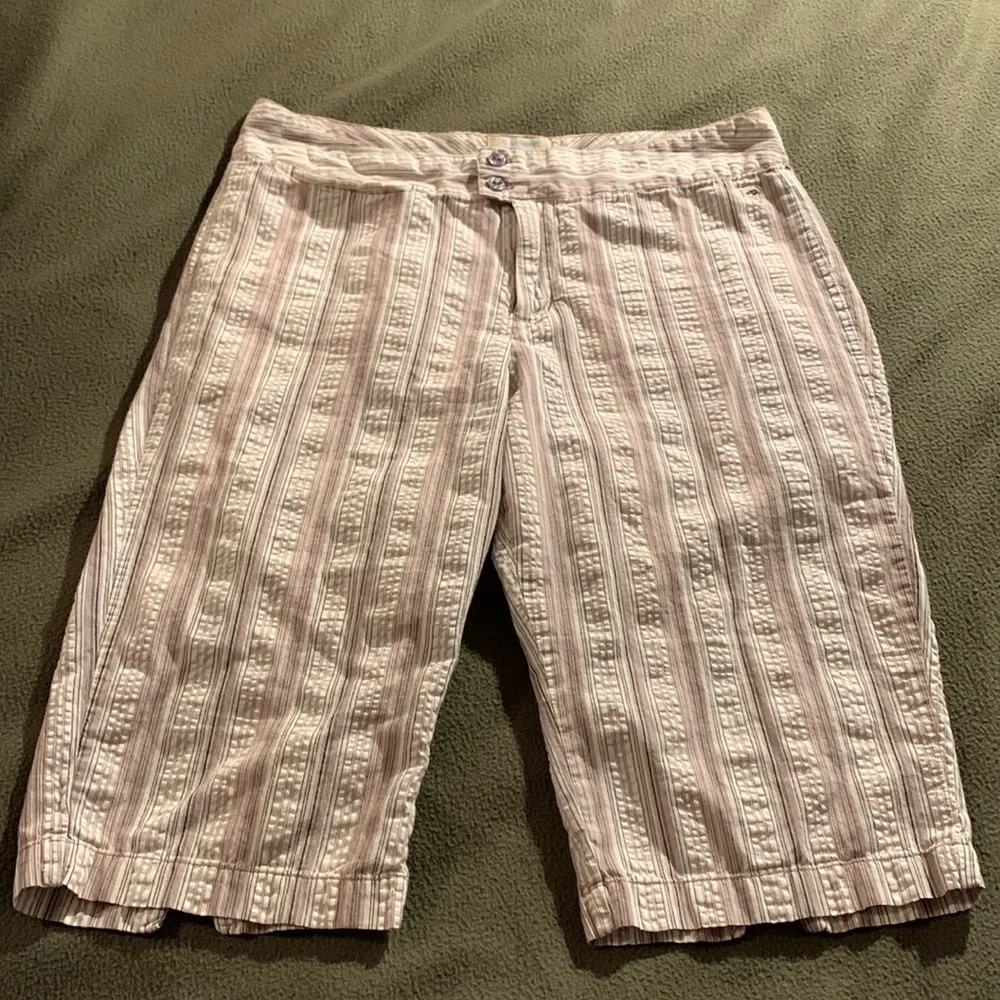 Columbia “River Resort” striped shorts. Inseam 12 inches. Size 8 - Picture 1 of 12